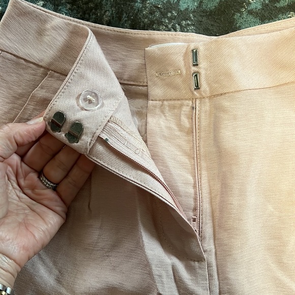 BCBG mauve pink pleated shorts - Picture 3 of 6